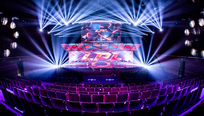 Knight韩服登顶备战S15赛季，岩雀carry全场助力团战配合升级